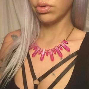 Handmade! BNWT • pink resin quartz statement neck